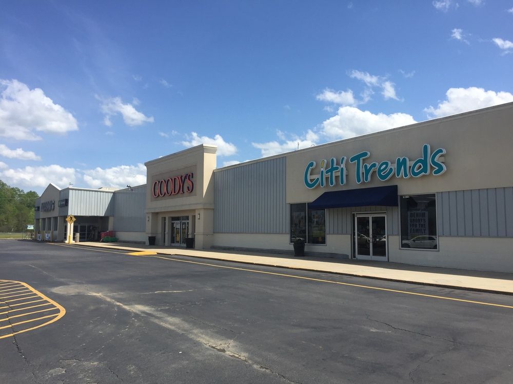 Demopolis Towne Center: 505 US Highway 80 W, Demopolis, AL 36732